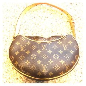 Louis Vuitton croissant pm